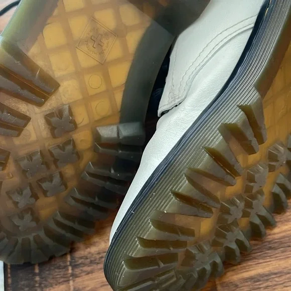 Dr. Martens Women's Luana AW004 Lace Up Boots Off White size 6 - Picture 12 of 17